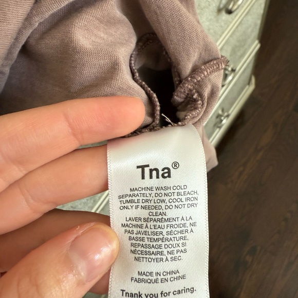 Aritzia TNA Mauve Long Sleeve Crop Shirt - Picture 3 of 4